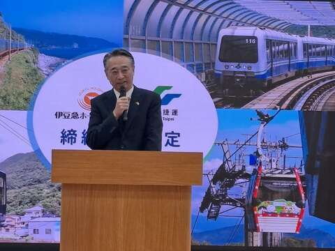 臺北捷運公司與日本伊豆急投資控股株式會社24日共同簽署友好協定締結書，兩家企業所營運的臺北貓空纜車及下田纜車同步締結友好纜車(圖片來源：臺北大眾捷運股份有限公司)