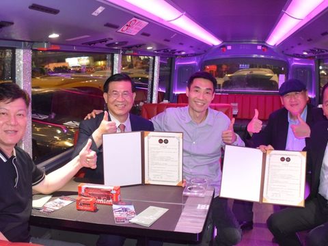臺北市雙層餐車與香港水晶巴士簽署合作ＭＯＵ共同推動城市精緻旅遊(圖片來源：臺北市政府觀光傳播局)