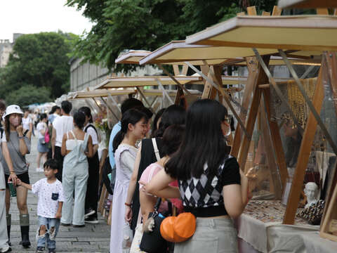 「2024夏日松一下-松菸動物園多家攤販於活動現場擺攤