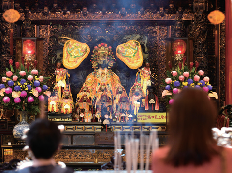 松山慈祐宮主祀黑面媽祖。