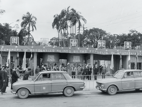 1956年南非共和國贈送動物歡迎儀式。