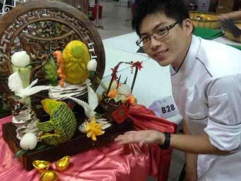 吳宇強的精湛刀工是勤奮磨練的成果