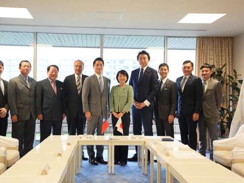 蔣萬安市長拜訪自民黨青年局-大合照(圖片來源：臺北市政府秘書處媒體事務組)