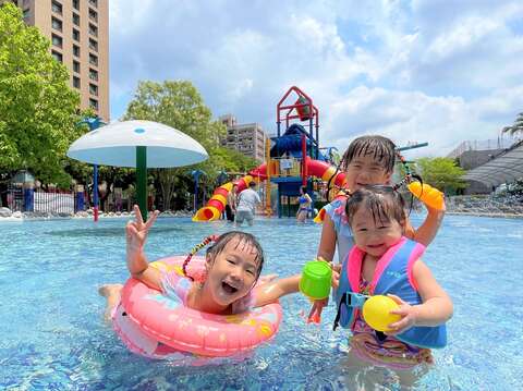 水鄉庭園水深40-60公分,適合3-12歲小孩玩水(圖片來源:臺北自來水事業處)