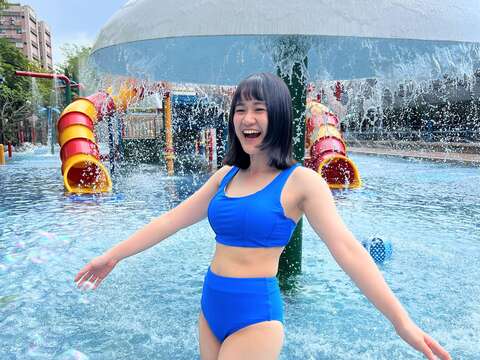 水鄉庭園有兒童溜滑梯、清涼的香菇造型水瀑(圖片來源:臺北自來水事業處)