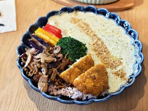 綠竹筍特色料理-青醬堅果濃拌飯(圖片來源：臺北市政府產業發展局)