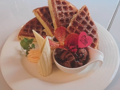「R9 Café」是赤峰街著名打卡景點，菜單內容豐富。(圖片來源：臺北市政府觀光傳播局)
