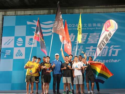 大型龍舟男子組前五名隊伍(圖片來源:臺北市政府體育局)