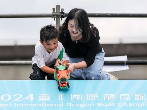 今年更首創「飛車立蛋挑戰賽」,現場架設2公尺高、4公尺寬的競技滑道。(圖片來源:臺北市政府體育局)