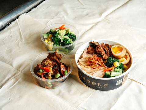 【風味探索組】安東市場-馬師原創料理（火星肌肉飯及主配菜任選250元）(圖片來源：臺北市市場處)