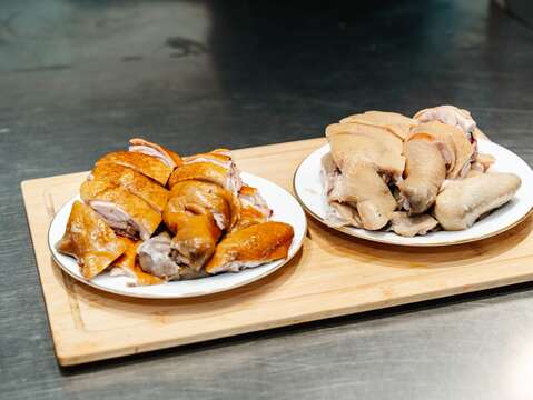 【傳統雙喜組】士東市場-士東好吃雞肉（甘蔗土雞或鹽水土雞半隻）(圖片來源：臺北市市場處)