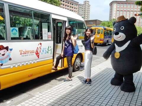 熊讚從捷運北投站出發前往搭乘北投竹子湖線