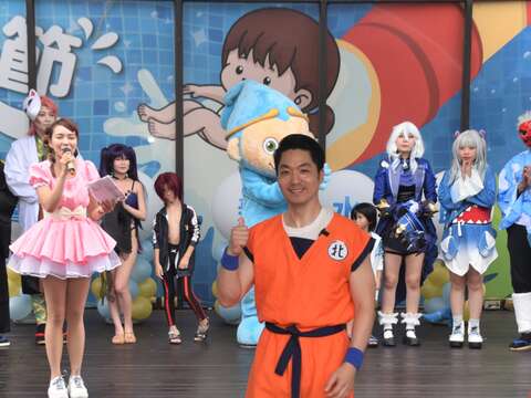 蔣萬安市長化身七龍珠悟空與COSER、水悟空聯袂走秀(圖片來源：臺北自來水事業處)