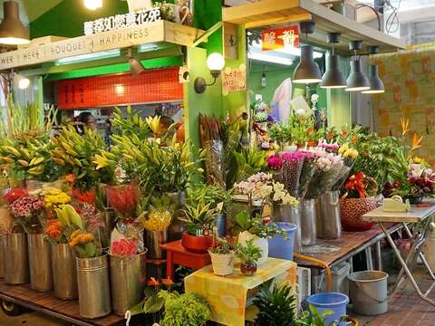 隱身在市場轉角60年歷史的市場花店「馨都如您意花苑」打破一般人對傳統市場的刻板印象