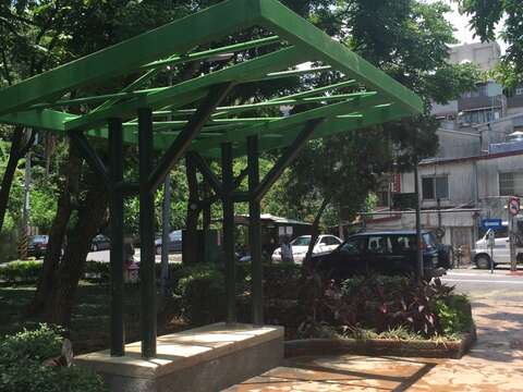 為讓居民休閒而新設的花架2