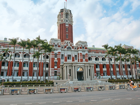 1919年落成的總統府為華麗氣派的辰野式風格代表。