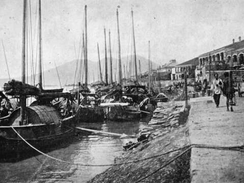 日本時代大稻埕淡水河河岸。（典藏者：國立中央圖書館台灣分館、數位物件典藏者：中央研究院台灣史研究所檔案館）
