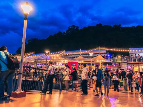 A must-visit landmark on the waterfront of Taipei City - Guandu Wharf Container Market