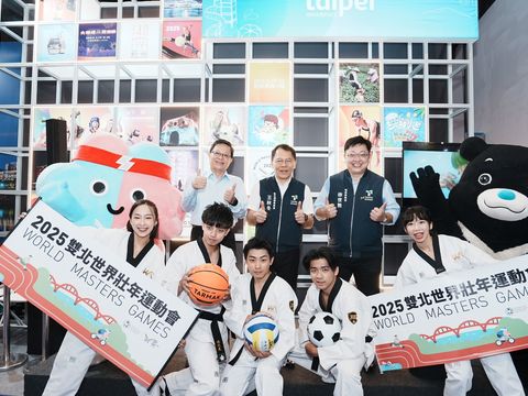 觀傳局局長王秋冬主持臺北館開幕儀式，與世壯運吉祥物壯寶、臺北城市吉祥物熊讚歡迎大家7月12至15日一起來到臺北館。(圖片來源：臺北市政府觀光傳播局)