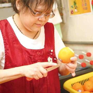 市場職人為市民把關,吃出美味也吃得到健康。(圖/台北市市場處提供)