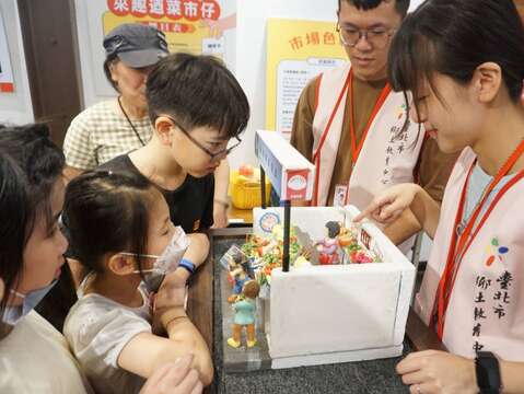 這次展出以「永春市場」攤位為主的微縮模型，讓民眾透過微觀的角度探索傳統市場的風俗民情，別有一番趣味(圖片來源：臺北市政府教育局)