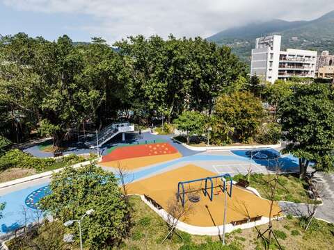 北投文化、豐年及同德公園景觀改善工程-水磨坑溪遊戲場(圖片來源：臺北市政府工務局公園路燈工程管理處)