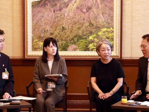 北市府觀傳局長王秋冬拜會愛媛縣副知事菅規行(左)(圖片來源：臺北市政府觀光傳播局)