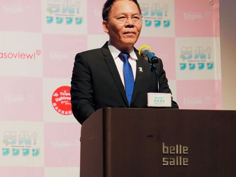 觀傳局長王秋冬向日本旅客推薦臺北的觀光魅力(圖片來源：臺北市政府觀光傳播局)