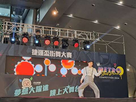 日本鎖舞好手Yabaken示範演出(圖片來源：臺北大眾捷運股份有限公司)