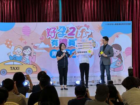 社會局為了讓服務更貼近孕婦及媽媽需求，此次特別針對使用服務的媽媽們發送滿意度調查表，從回饋單中發現，以滿分5分來說，市民媽媽們對於政策的整體滿意度達4.7分。(圖片來源：臺北市政府社會局)