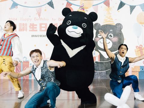 熊讚與「馬戲之門」劇團逗趣演出《近即的小丑》。(圖片來源：臺北市政府觀光傳播局)