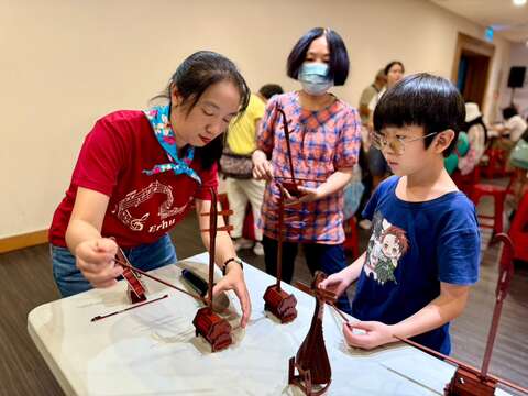 客家周末沙龍手作3D樂器(圖片來源：臺北市政府客家事務委員會)