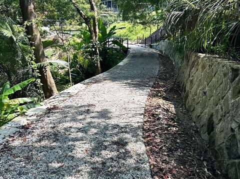 新步道與原有水土保持茶園串聯(圖片來源：臺北市政府工務局大地工程處)