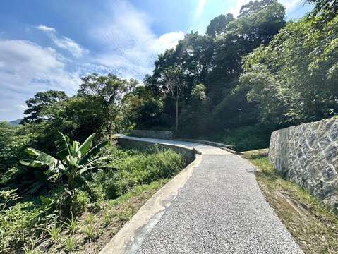 貓空茶園新步道全區平緩適合大小朋友一同前往(圖片來源：臺北市政府工務局大地工程處)