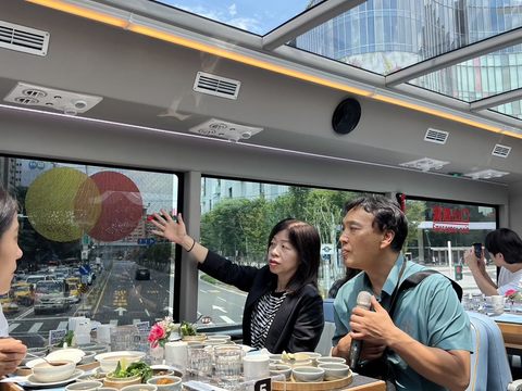 北市觀傳局與韓國旅行業者交流雙層餐車經驗(圖片來源：臺北市政府觀光傳播局)