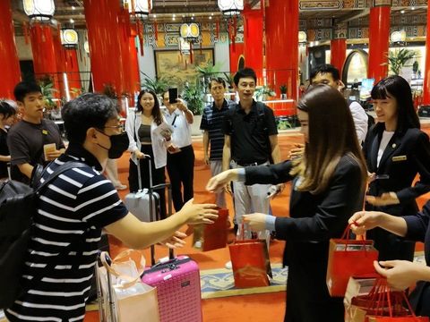 韓國業者與北市旅館業者互動(圖片來源：臺北市政府觀光傳播局)