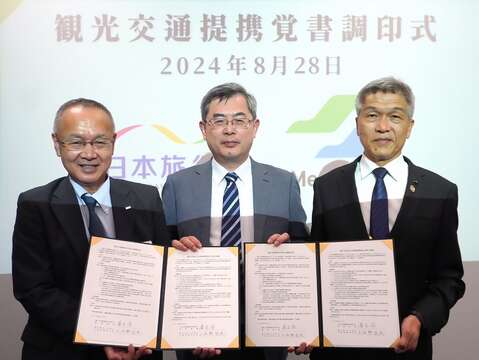 北捷副總經理詹文滔(圖右)、臺北市政府秘書長李泰興(圖中)、日本旅行株式會社社長小谷野悅光(圖左)(圖片來源：臺北大眾捷運股份有限公司)