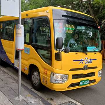 觀傳局邀請國內外旅客，搭乘小39公車一同感受北投人文歷史魅力與溫泉地質生態(圖片來源：臺北市政府觀光傳播局)