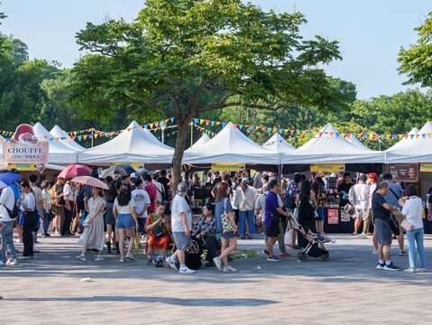 漢堡嘉年華市集於花博花海廣場盛大展開(圖片來源：臺北市商業處)