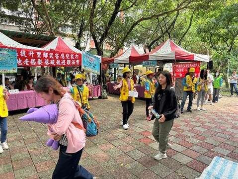 土石流防災教育宣導-疏散避難演練(圖片來源：臺北市政府工務局大地工程處)
