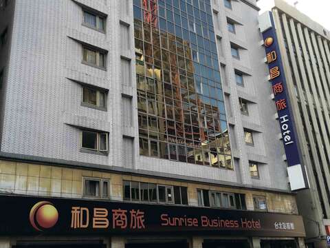1990年拆除重建的臺灣書店在日治時期為總督府臺灣書籍株式會社,現為旅社。(魚夫攝)