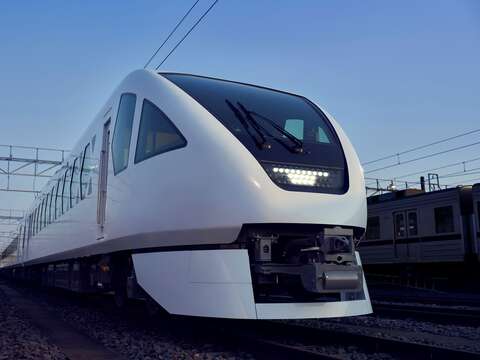 東武鐵道新型特急列車「SPACIA X」(圖片來源：臺北大眾捷運股份有限公司)