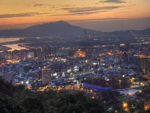 大縱走沿線夕照(圖片來源：臺北市政府工務局大地工程處)