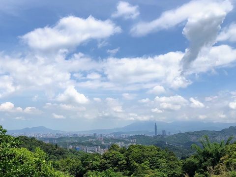 中秋假期不妨與親朋好友走訪貓空，臺北美景盡收眼底，享受秋日恬靜時光。(圖片來源：臺北市政府觀光傳播局)