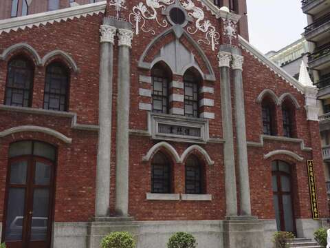 大稻埕基督長老教會的教堂建築外觀精緻、氣質典雅。（高讚賢攝）