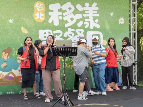 移工舞台歡唱照(圖片來源:臺北市政府勞動局)