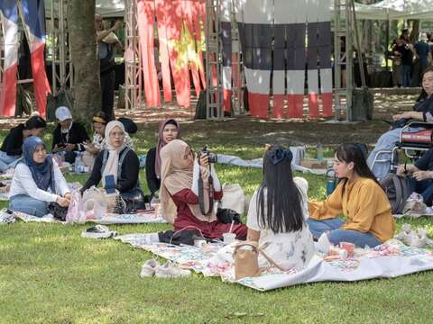 移工野餐歡樂照(圖片來源:臺北市政府勞動局)