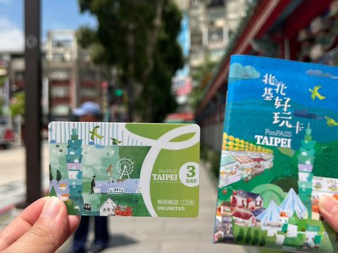 為提升海外旅客旅遊服務體驗，無限暢遊卡皆提供英、日、韓多語網頁、導覽手冊等服務。(圖片來源：臺北市政府觀光傳播局)