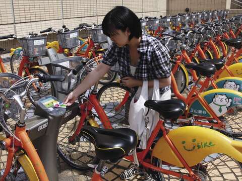 大多數民眾都能接受YouBike取消前30分鐘優惠的政策。（王能佑攝）