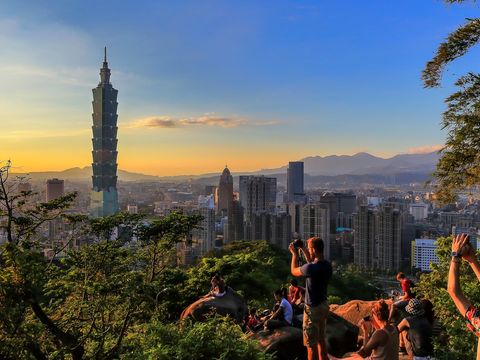 觀傳局對紐澳旅客推廣台北101及台北特色美食、自然風景。(圖片來源：臺北市政府觀光傳播局)